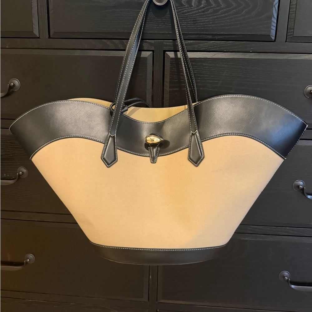 H&M Beige and Black Scallop-Trim Tote